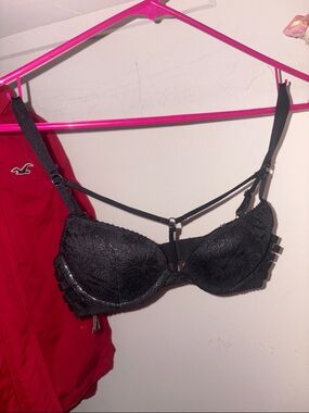 VICTORIA SECRET 32B Black Lace Strappy Push-Up Bra -